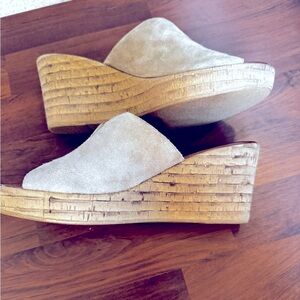 A Giannetti Italian Cork Wedge Stylish Tan Wedge Sandals Size 9